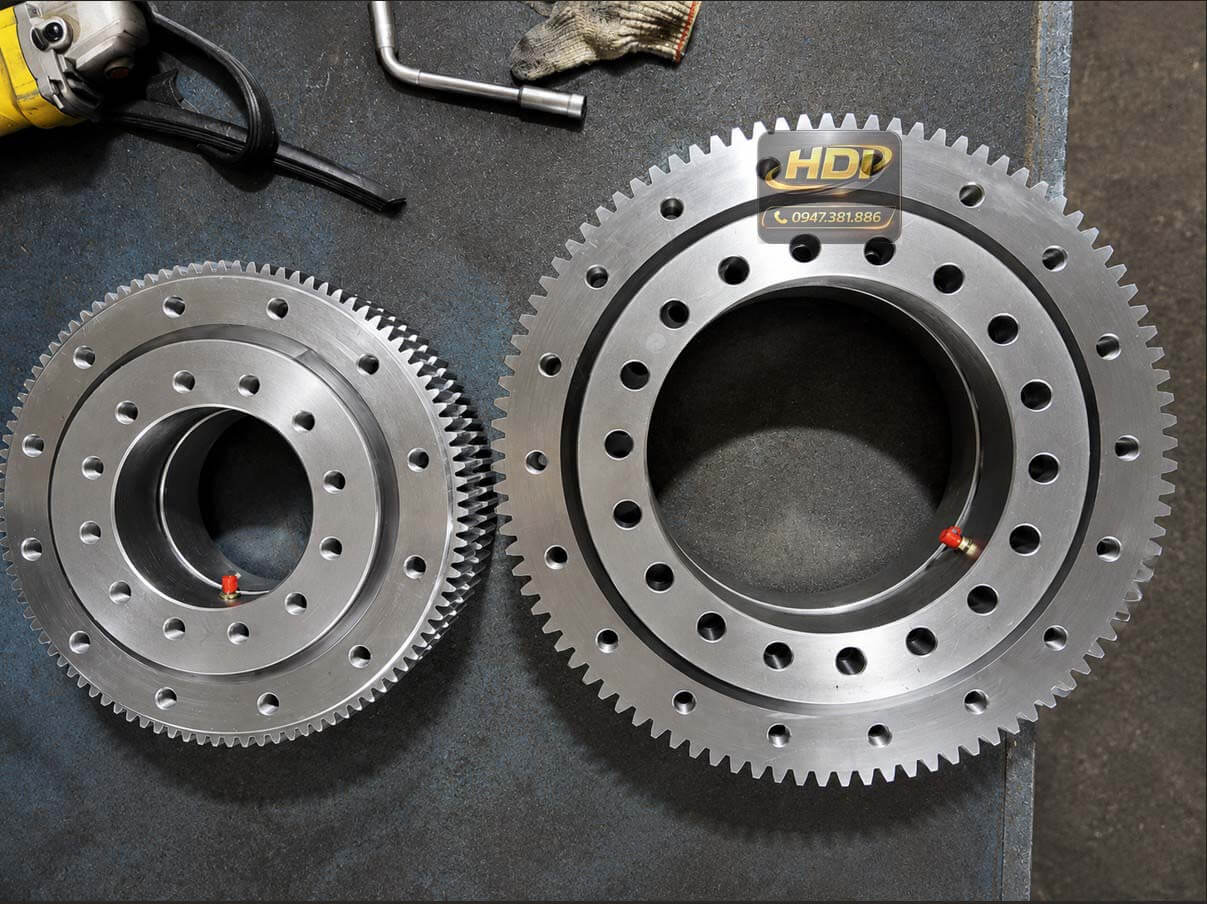 Chi tiết vòng bi mâm xoay răng ngoài Series 011 gia công CNC chính xác
