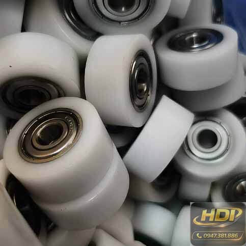 Chi tiết vòng bi bọc nhựa POM thực tế tại kho