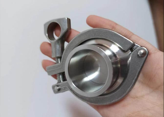 Cùm clamp inox 304 lắp với đầu nối clamp thực tế