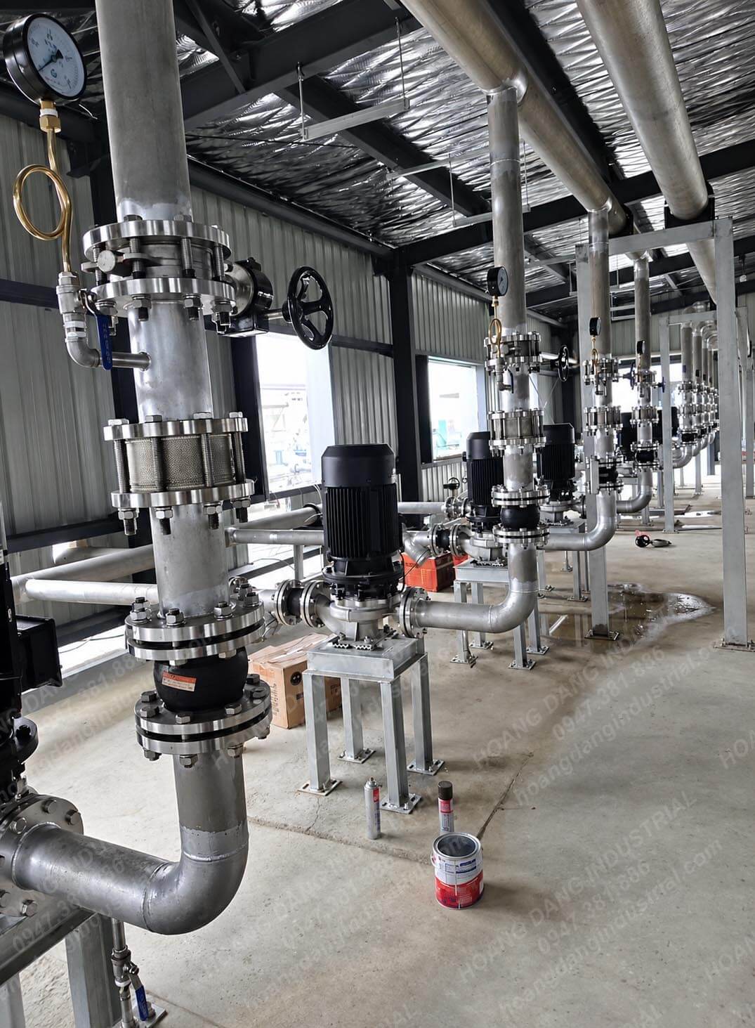 Khớp nối mềm cao su mặt bích lắp đặt trong hệ thống đường ống công nghiệp
